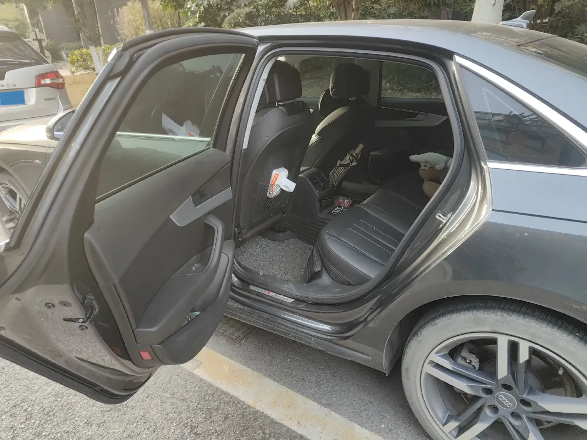 2020 Audi A4L 2.0T 190HP L4 7DCT,autocango,china used car exporter,china ev exporter,chinese used car exporter,chinese used ev exporter