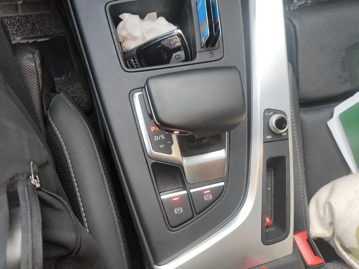 2020 Audi A4L 2.0T 190HP L4 7DCT,autocango,china used car exporter,china ev exporter,chinese used car exporter,chinese used ev exporter