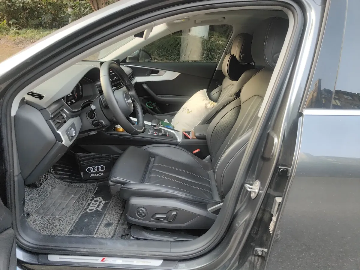 2020 Audi A4L 2.0T 190HP L4 7DCT,autocango,china used car exporter,china ev exporter,chinese used car exporter,chinese used ev exporter