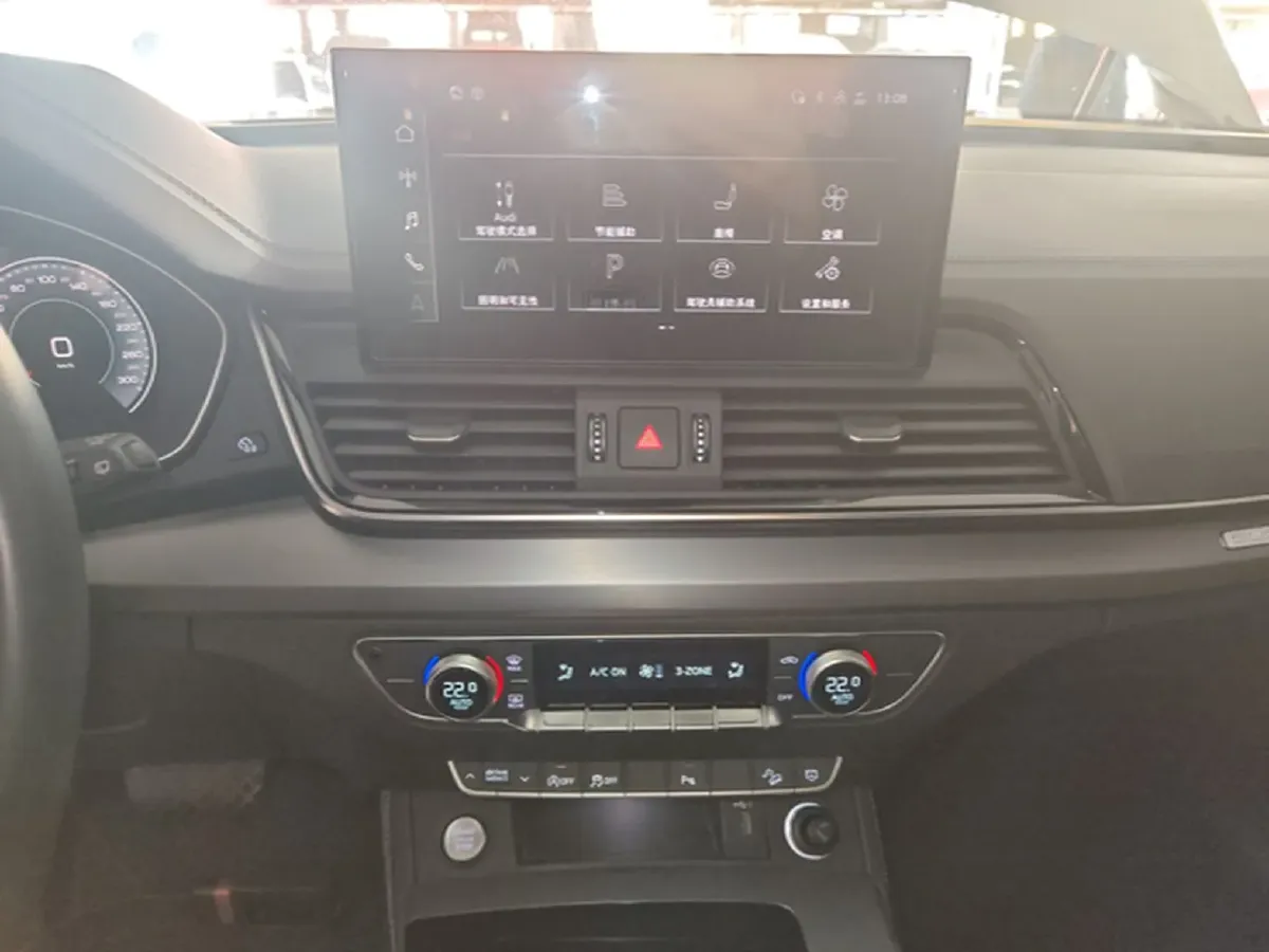 2022 Audi Q5L 2.0T 190HP L4 7DCT,autocango,china used car exporter,china ev exporter,chinese used car exporter,chinese used ev exporter