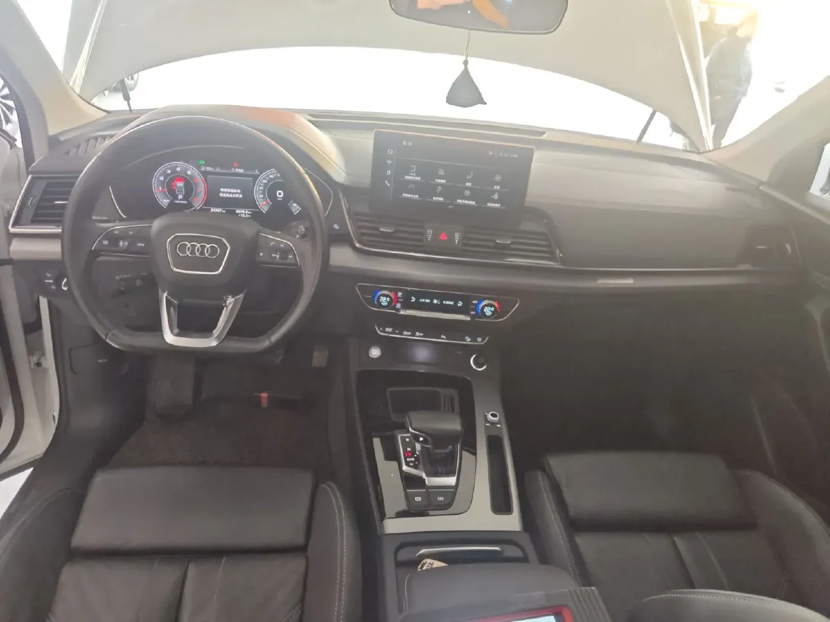 2022 Audi Q5L 2.0T 190HP L4 7DCT,autocango,china used car exporter,china ev exporter,chinese used car exporter,chinese used ev exporter