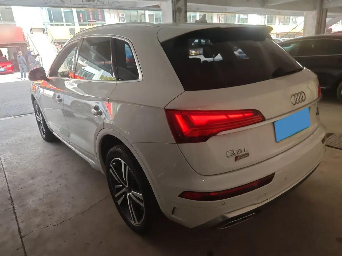 2022 Audi Q5L 2.0T 190HP L4 7DCT,autocango,china used car exporter,china ev exporter,chinese used car exporter,chinese used ev exporter