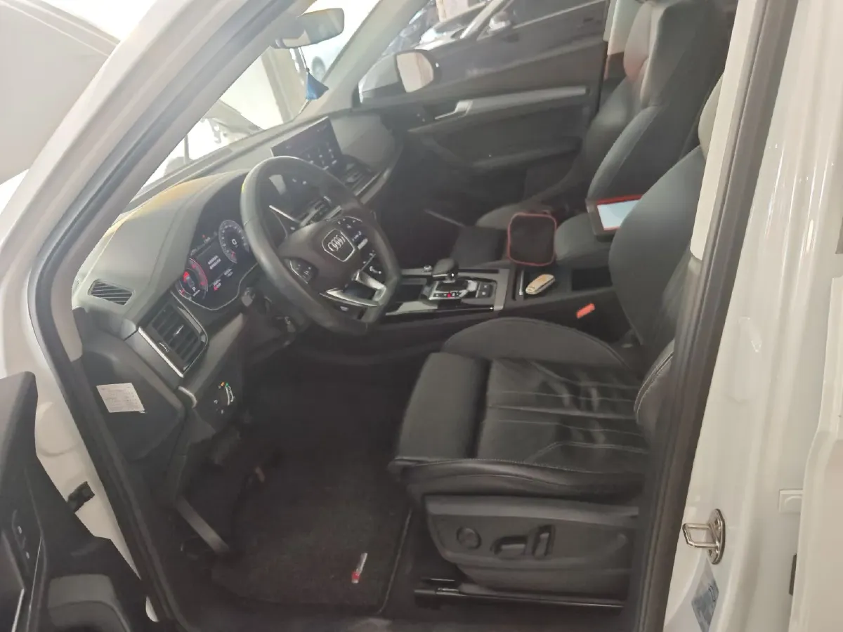 2022 Audi Q5L 2.0T 190HP L4 7DCT,autocango,china used car exporter,china ev exporter,chinese used car exporter,chinese used ev exporter