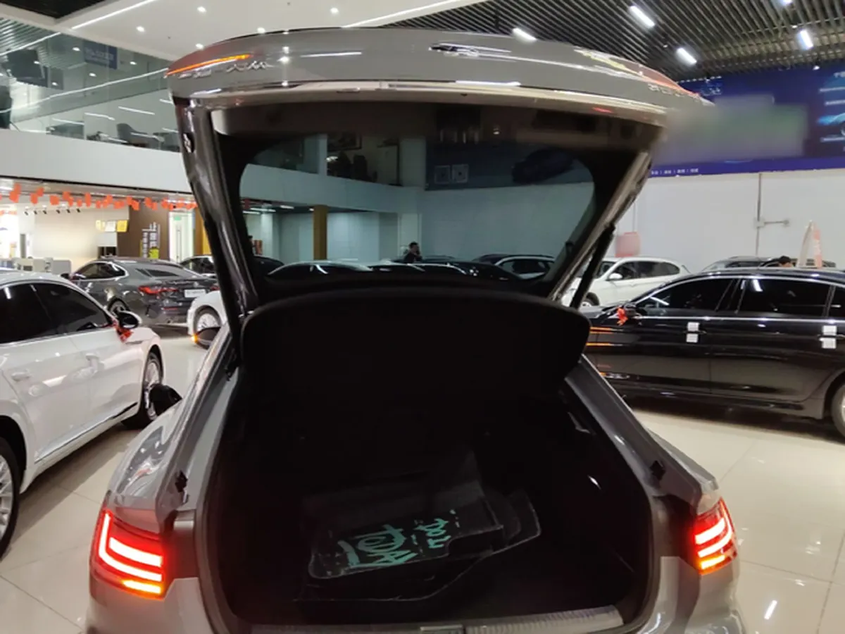 2023 Volkswagen CC 2.0T 220HP L4 7DCT,autocango,china used car exporter,china ev exporter,chinese used car exporter,chinese used ev exporter