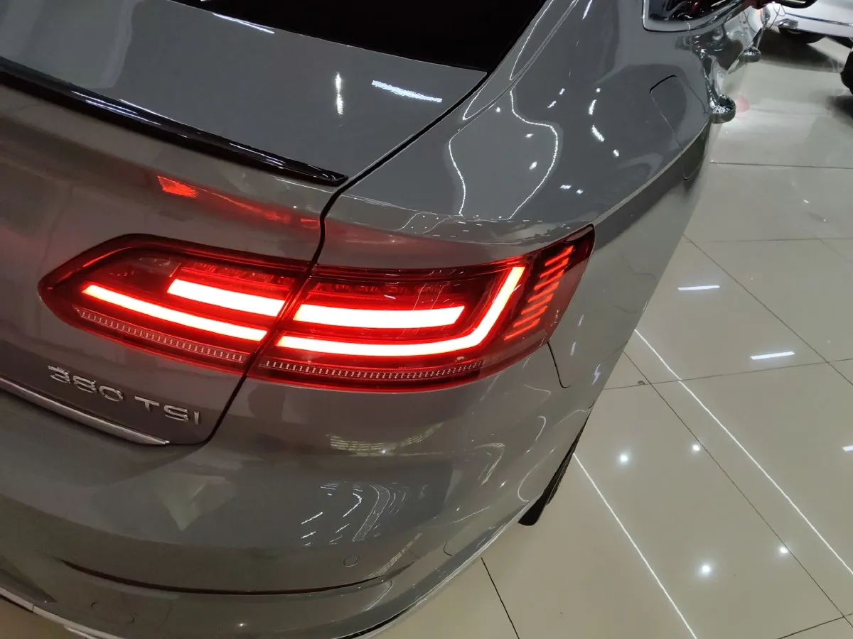 2023 Volkswagen CC 2.0T 220HP L4 7DCT,autocango,china used car exporter,china ev exporter,chinese used car exporter,chinese used ev exporter