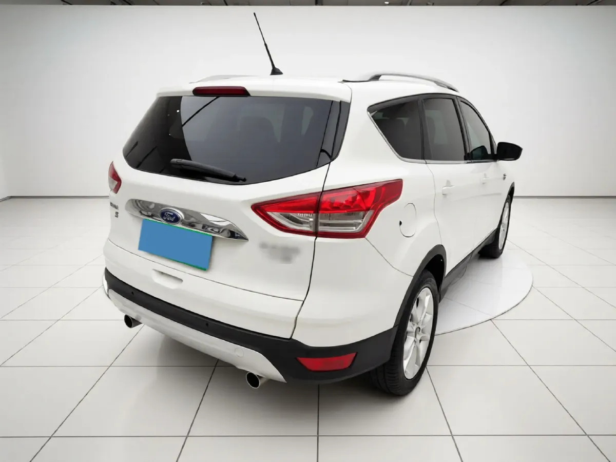 2015 Ford Kuga 2.0T 242HP L4 6AT,autocango,china used car exporter,china ev exporter,chinese used car exporter,chinese used ev exporter