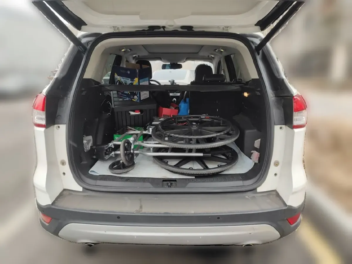 2015 Ford Kuga 2.0T 242HP L4 6AT,autocango,china used car exporter,china ev exporter,chinese used car exporter,chinese used ev exporter