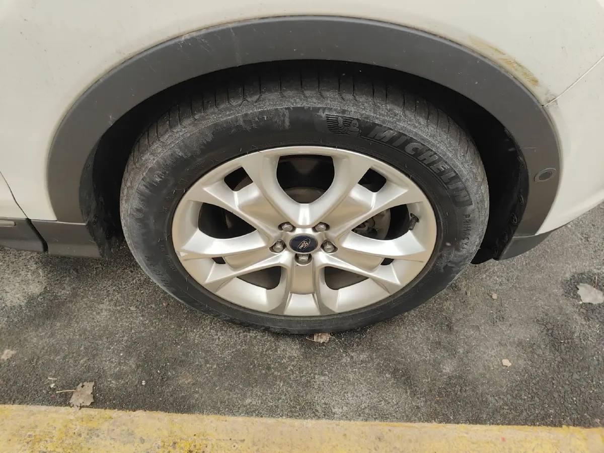 2015 Ford Kuga 2.0T 242HP L4 6AT,autocango,china used car exporter,china ev exporter,chinese used car exporter,chinese used ev exporter