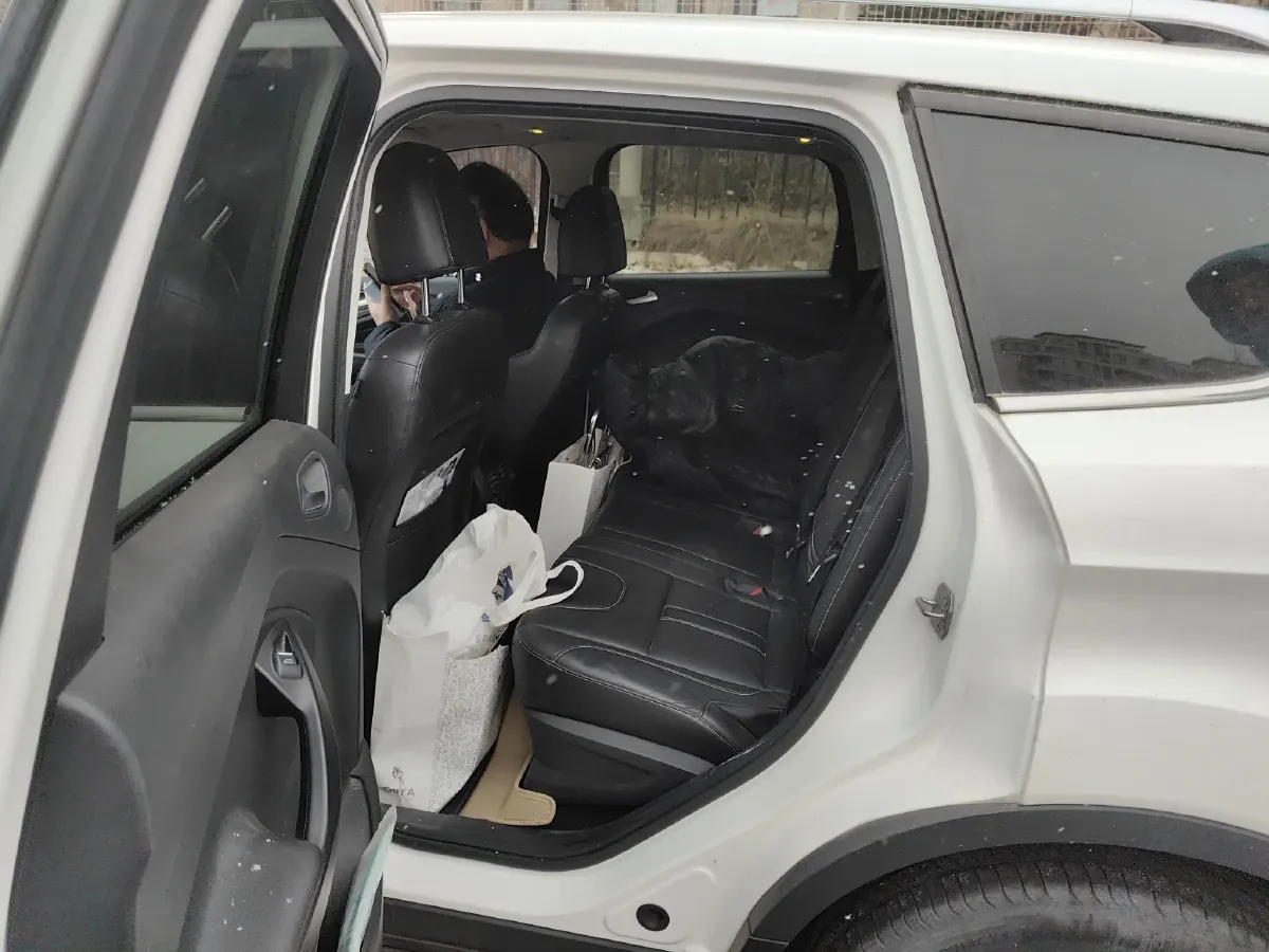 2015 Ford Kuga 2.0T 242HP L4 6AT,autocango,china used car exporter,china ev exporter,chinese used car exporter,chinese used ev exporter