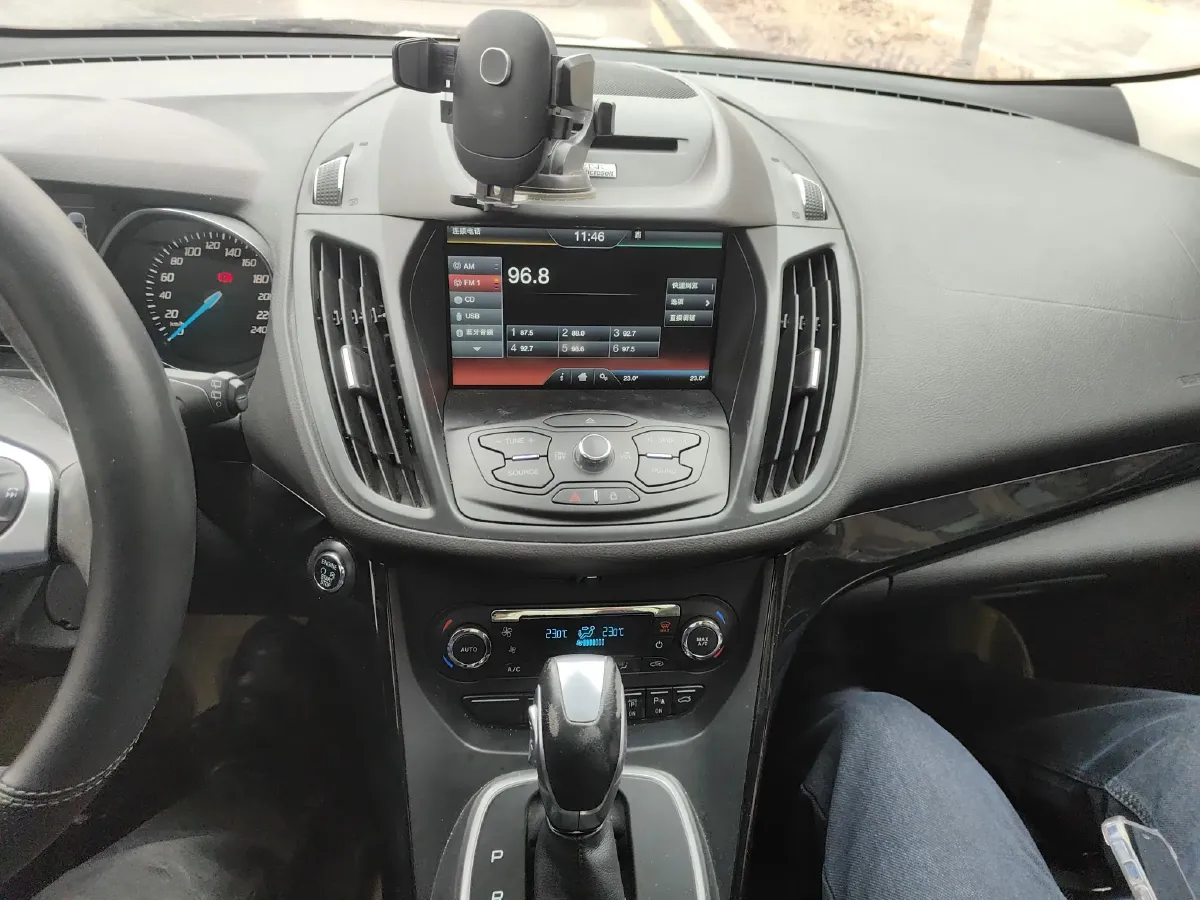 2015 Ford Kuga 2.0T 242HP L4 6AT,autocango,china used car exporter,china ev exporter,chinese used car exporter,chinese used ev exporter