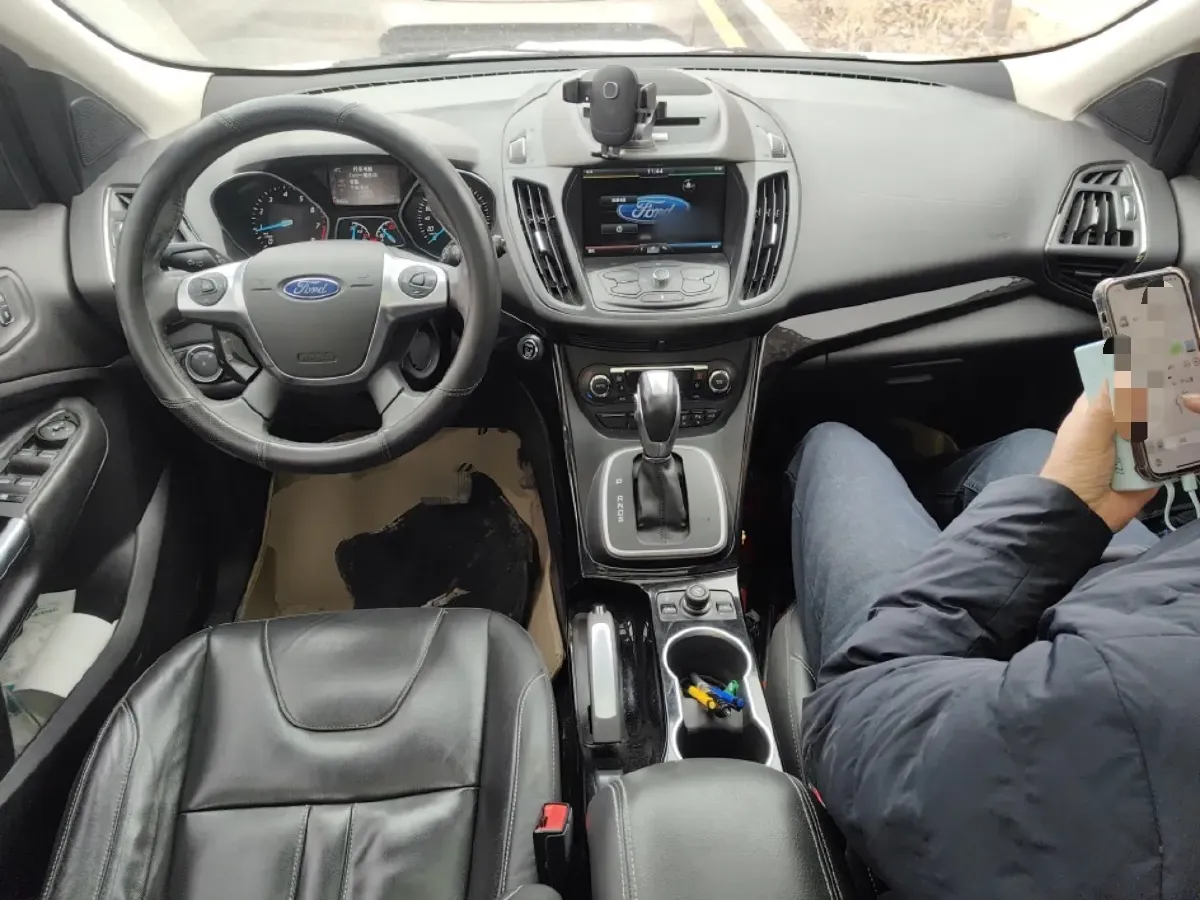 2015 Ford Kuga 2.0T 242HP L4 6AT,autocango,china used car exporter,china ev exporter,chinese used car exporter,chinese used ev exporter