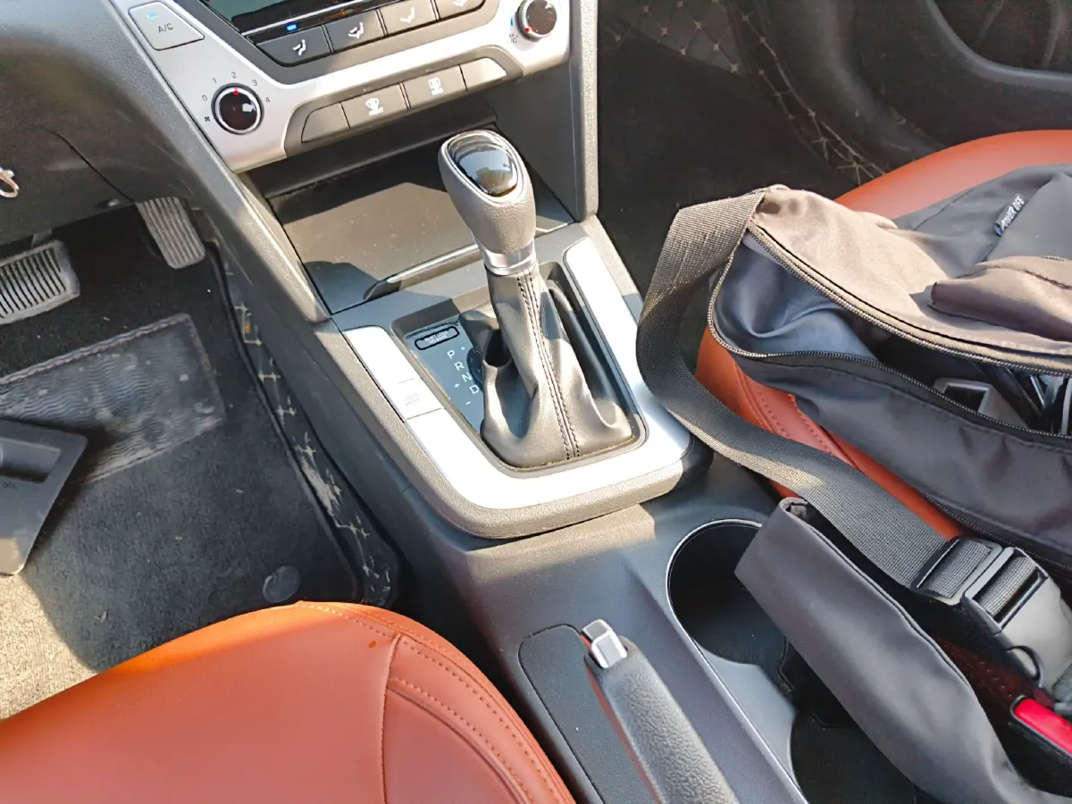 2016 Hyundai Elantra 1.6L 130HP L4 6AT,autocango,china used car exporter,china ev exporter,chinese used car exporter,chinese used ev exporter