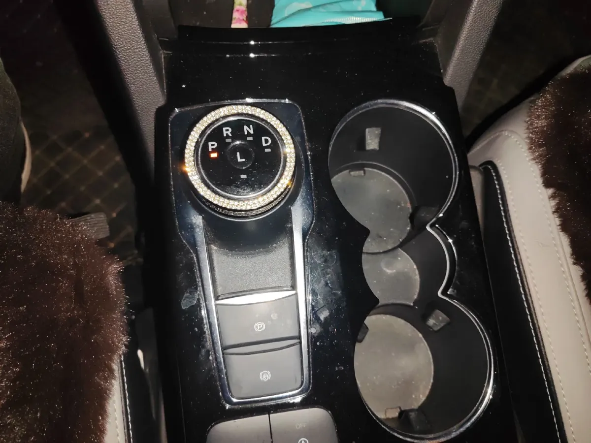 2024 Ford Escape 2.0T 248HP L4 8AT,autocango,china used car exporter,china ev exporter,chinese used car exporter,chinese used ev exporter