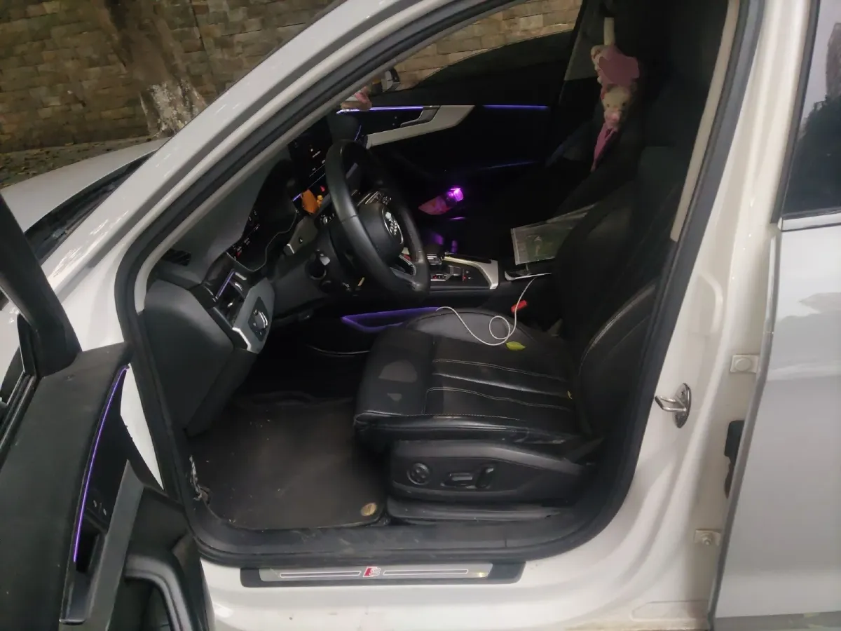 2020 Audi A4L 2.0T 190HP L4 7DCT,autocango,china used car exporter,china ev exporter,chinese used car exporter,chinese used ev exporter