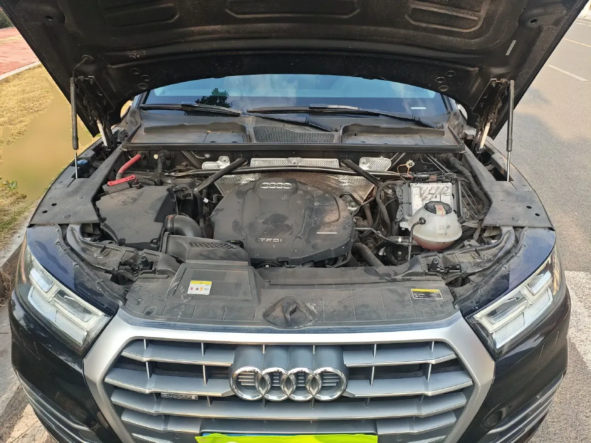 2020 Audi Q5L 2.0T 190HP L4 7DCT,autocango,china used car exporter,china ev exporter,chinese used car exporter,chinese used ev exporter
