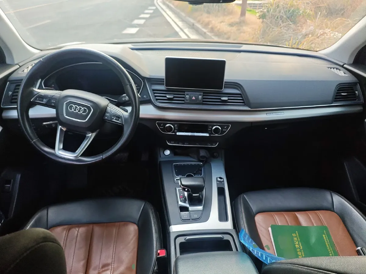 2020 Audi Q5L 2.0T 190HP L4 7DCT,autocango,china used car exporter,china ev exporter,chinese used car exporter,chinese used ev exporter