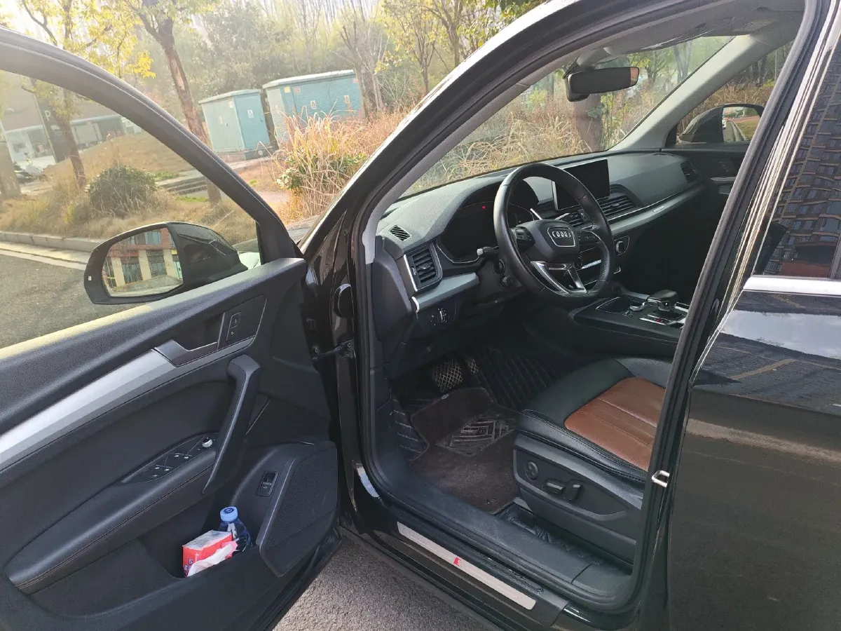 2020 Audi Q5L 2.0T 190HP L4 7DCT,autocango,china used car exporter,china ev exporter,chinese used car exporter,chinese used ev exporter