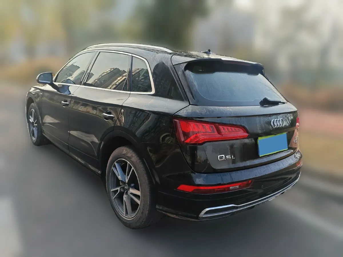 2020 Audi Q5L 2.0T 190HP L4 7DCT,autocango,china used car exporter,china ev exporter,chinese used car exporter,chinese used ev exporter