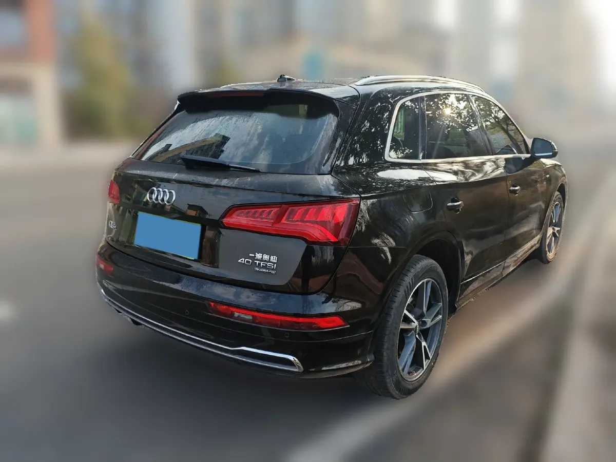 2020 Audi Q5L 2.0T 190HP L4 7DCT,autocango,china used car exporter,china ev exporter,chinese used car exporter,chinese used ev exporter