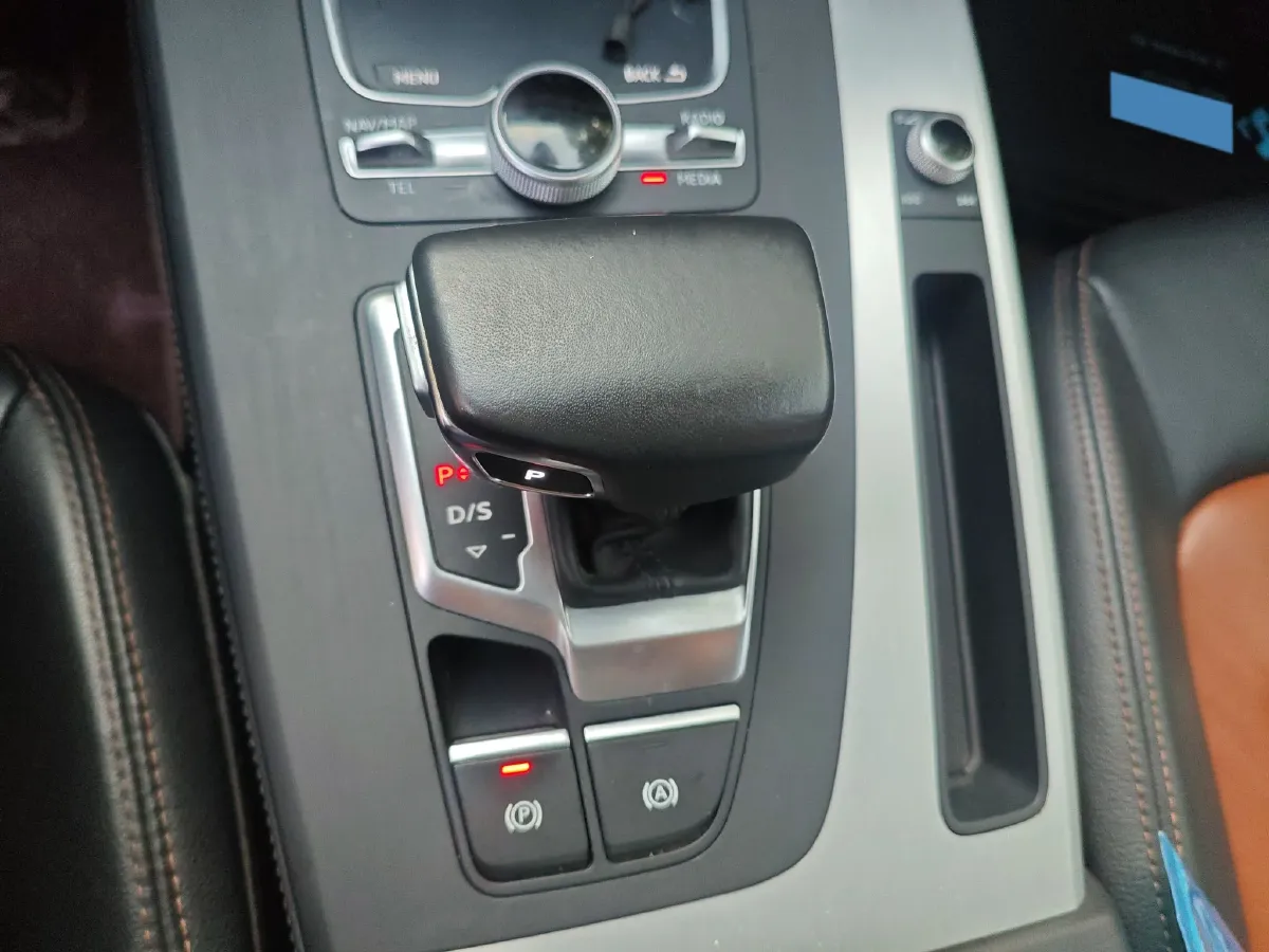 2020 Audi Q5L 2.0T 190HP L4 7DCT,autocango,china used car exporter,china ev exporter,chinese used car exporter,chinese used ev exporter