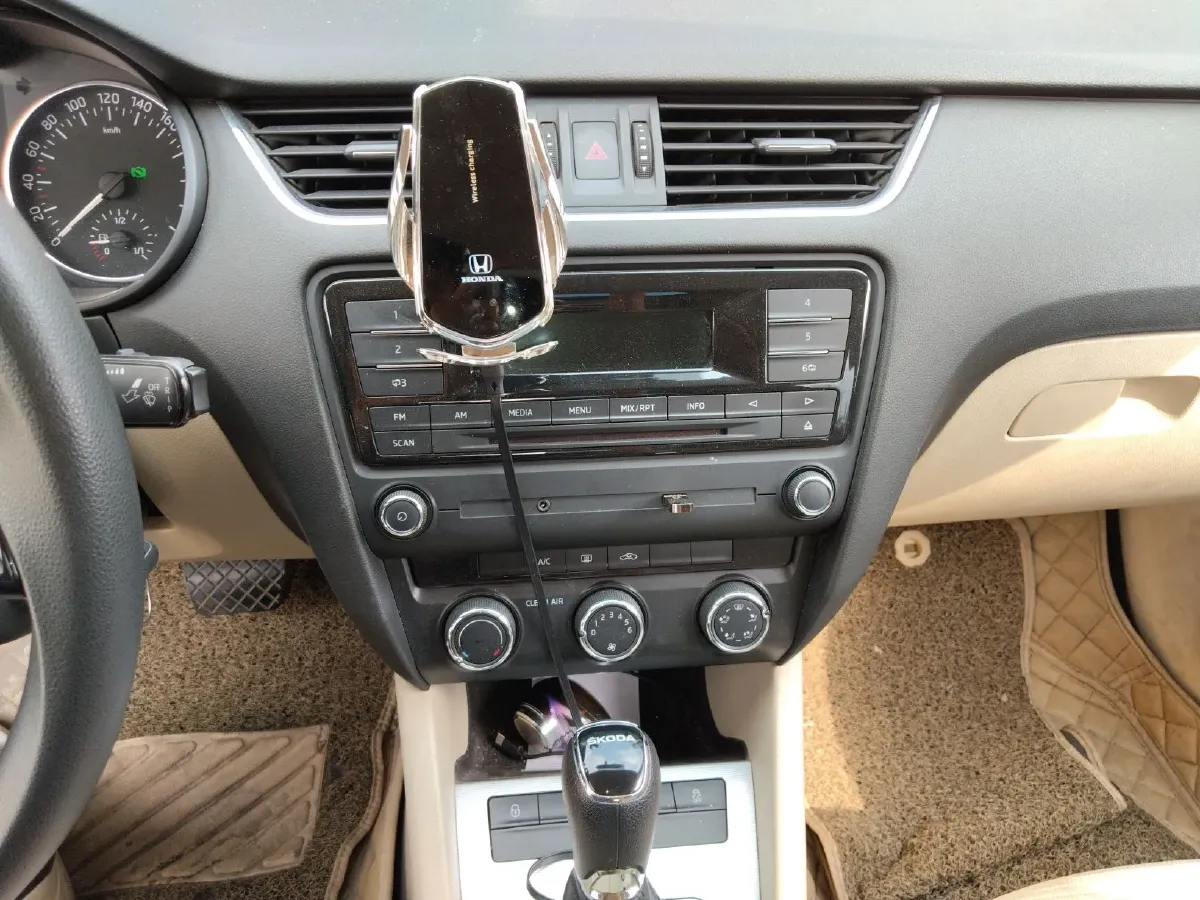 2017 Skoda Octavia 1.6L 110HP L4 6AT,autocango,china used car exporter,china ev exporter,chinese used car exporter,chinese used ev exporter