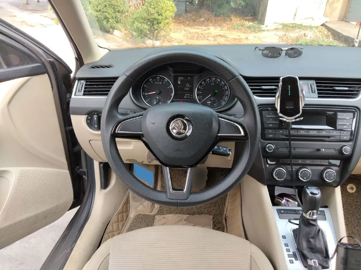 2017 Skoda Octavia 1.6L 110HP L4 6AT,autocango,china used car exporter,china ev exporter,chinese used car exporter,chinese used ev exporter