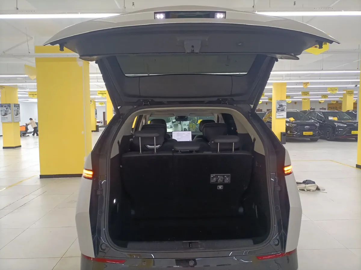 2024 Xpeng X9 BEV 101.5KWH,autocango,china used car exporter,china ev exporter,chinese used car exporter,chinese used ev exporter