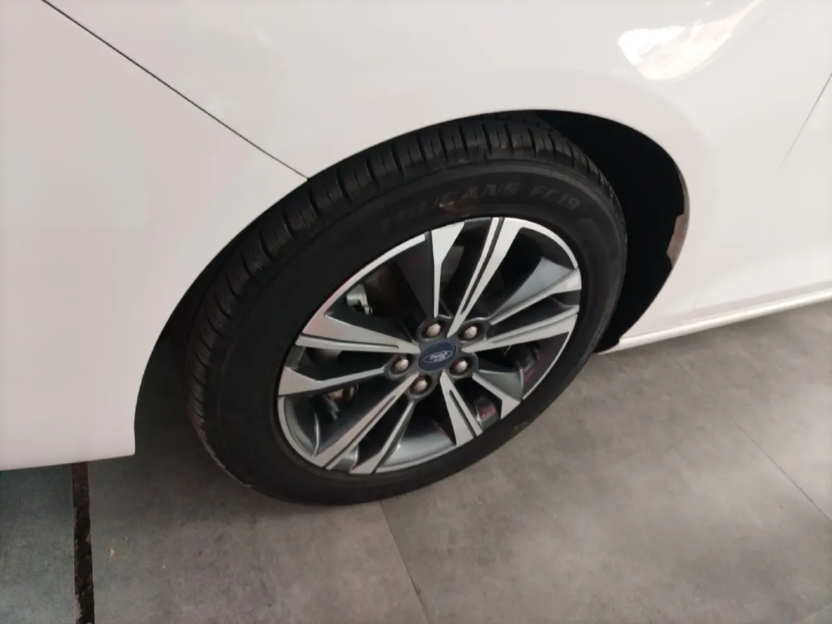 2021 Ford Escort 1.5L 122HP L3 6AT,autocango,china used car exporter,china ev exporter,chinese used car exporter,chinese used ev exporter