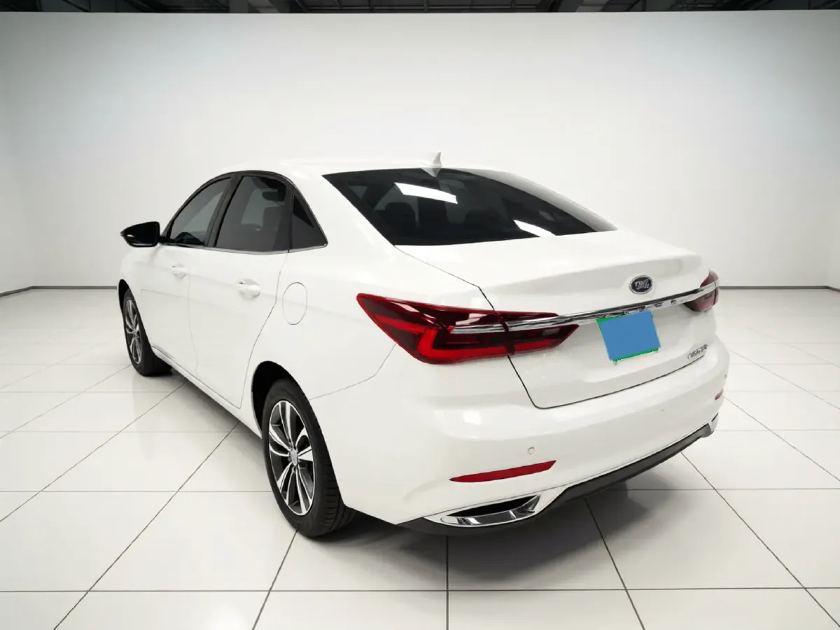 2021 Ford Escort 1.5L 122HP L3 6AT,autocango,china used car exporter,china ev exporter,chinese used car exporter,chinese used ev exporter