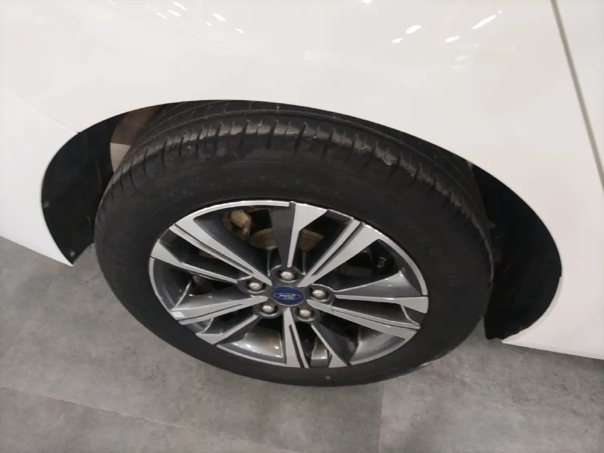 2021 Ford Escort 1.5L 122HP L3 6AT,autocango,china used car exporter,china ev exporter,chinese used car exporter,chinese used ev exporter