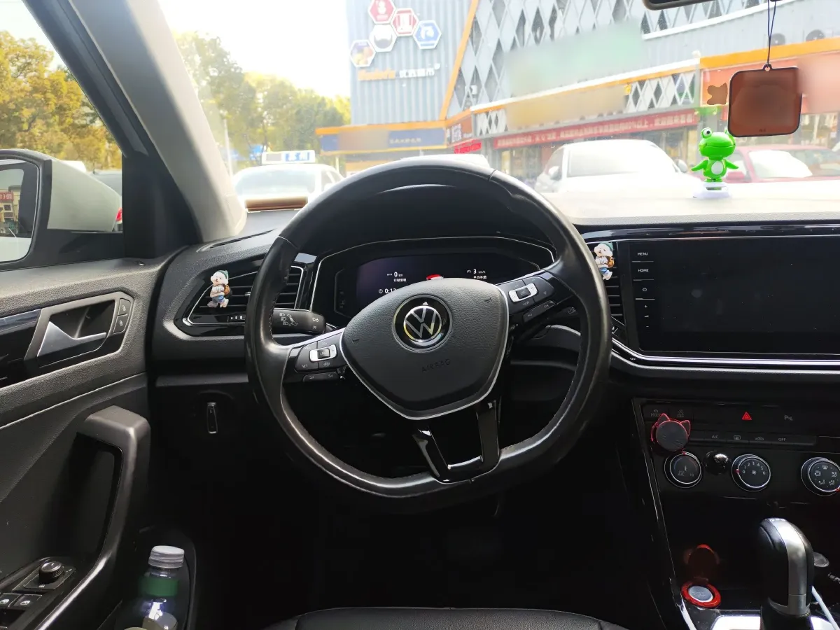 2022 Volkswagen T-Roc 1.4T 150HP L4 7DCT,autocango,china used car exporter,china ev exporter,chinese used car exporter,chinese used ev exporter