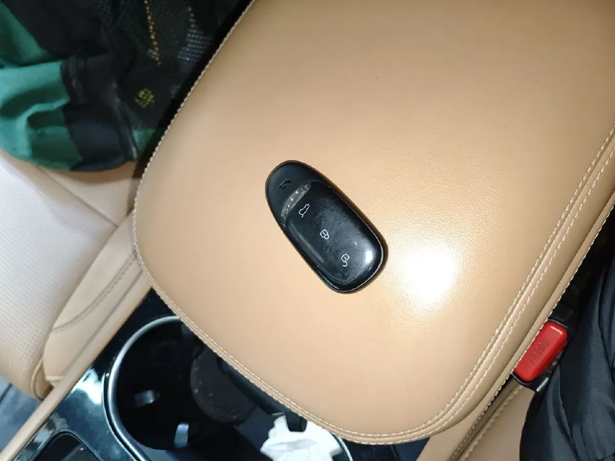 2021 Li ONE Range Extended 131HP REEV 40.5KWH,autocango,china used car exporter,china ev exporter,chinese used car exporter,chinese used ev exporter