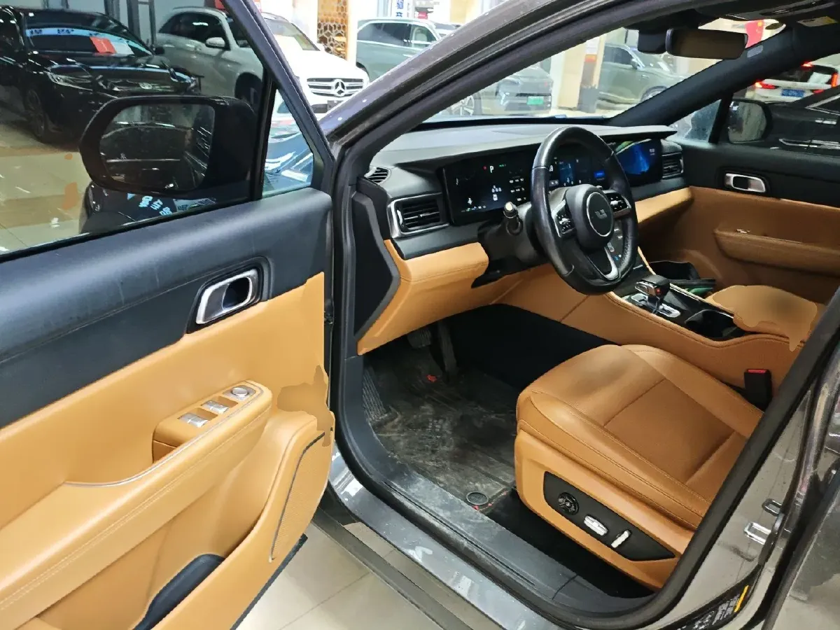 2021 Li ONE Range Extended 131HP REEV 40.5KWH,autocango,china used car exporter,china ev exporter,chinese used car exporter,chinese used ev exporter