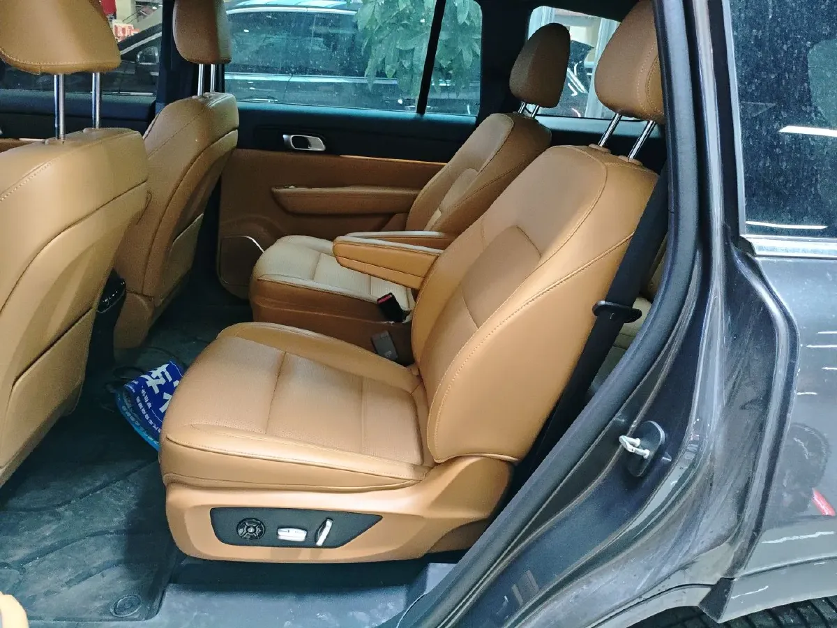 2021 Li ONE Range Extended 131HP REEV 40.5KWH,autocango,china used car exporter,china ev exporter,chinese used car exporter,chinese used ev exporter