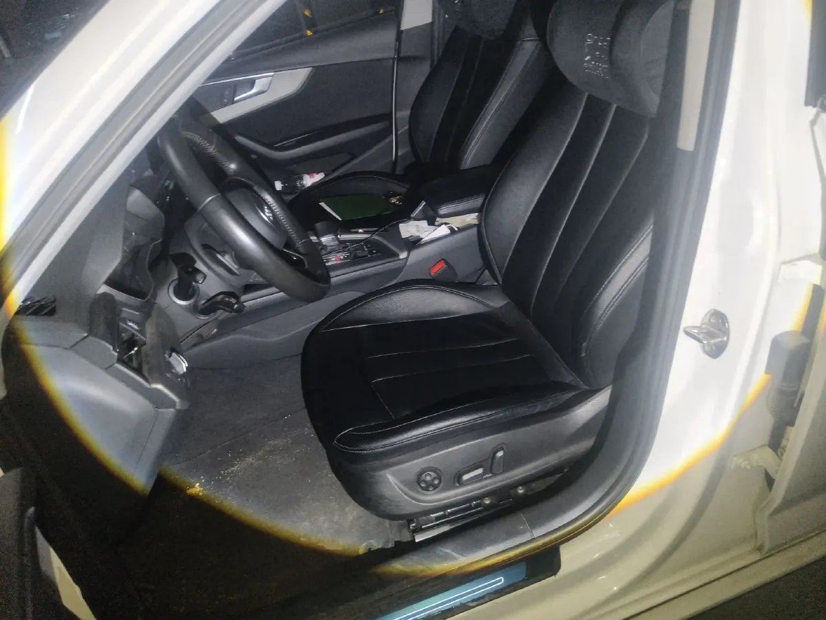 2019 Audi A4L 2.0T 190HP L4 7DCT,autocango,china used car exporter,china ev exporter,chinese used car exporter,chinese used ev exporter