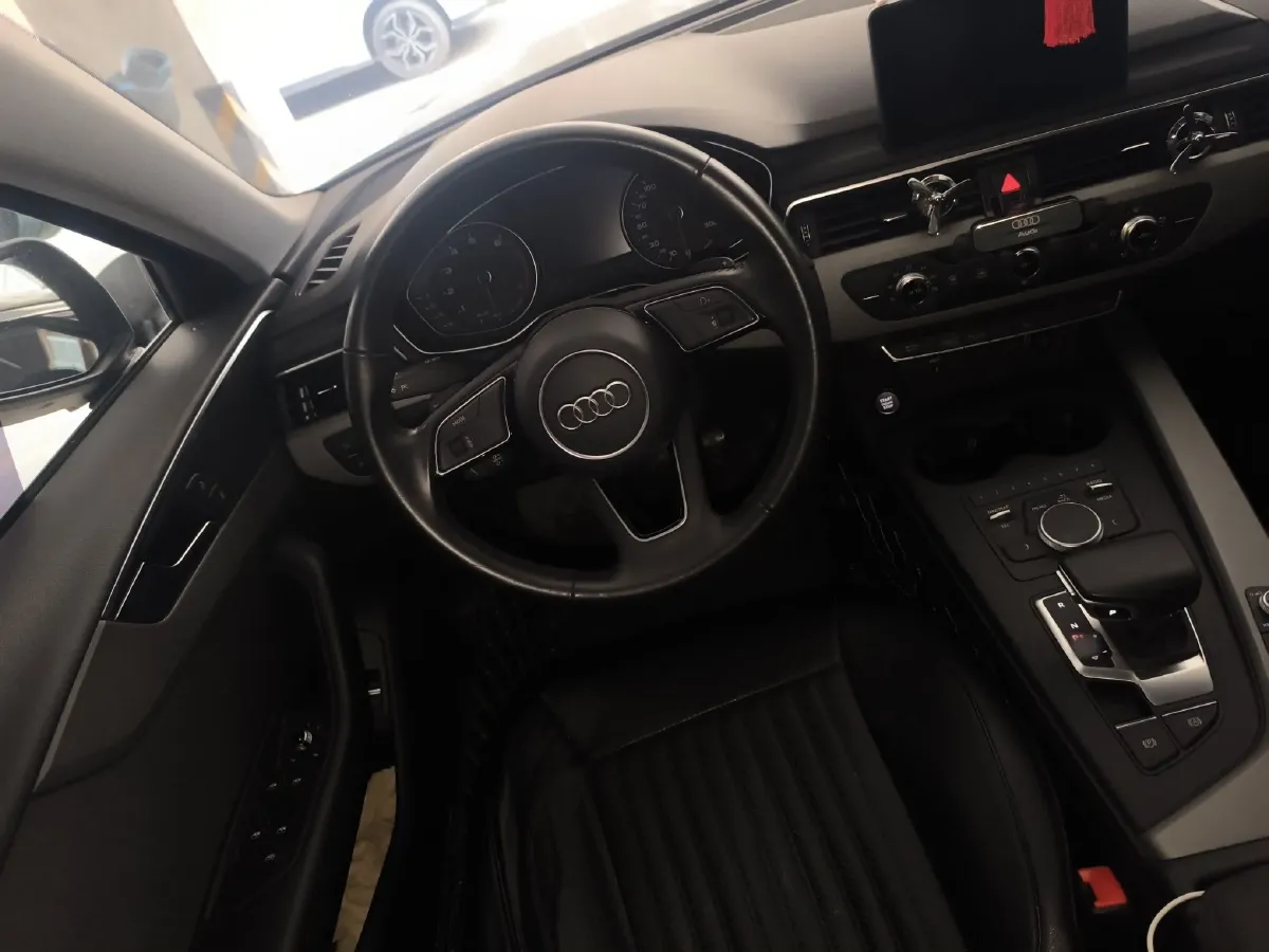 2019 Audi A4L 2.0T 190HP L4 7DCT,autocango,china used car exporter,china ev exporter,chinese used car exporter,chinese used ev exporter