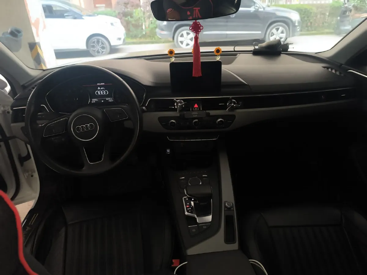 2019 Audi A4L 2.0T 190HP L4 7DCT,autocango,china used car exporter,china ev exporter,chinese used car exporter,chinese used ev exporter