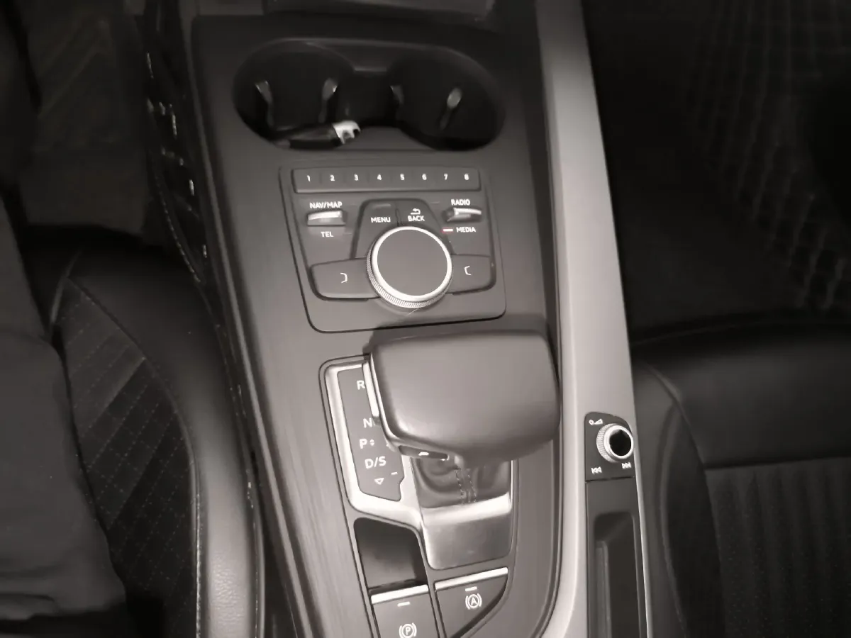 2019 Audi A4L 2.0T 190HP L4 7DCT,autocango,china used car exporter,china ev exporter,chinese used car exporter,chinese used ev exporter