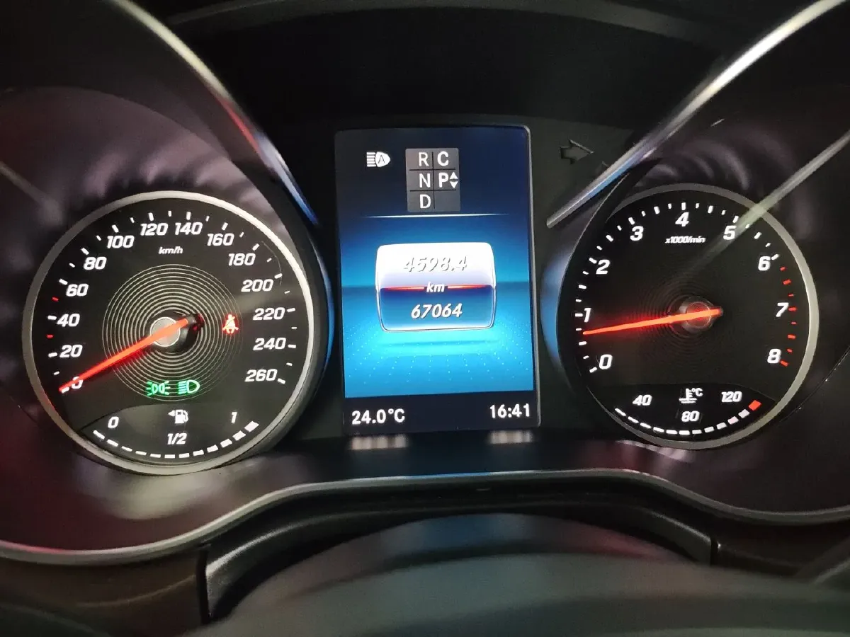 2020 Mercedes-Benz V Class 2.0T 211HP L4 9AT,autocango,china used car exporter,china ev exporter,chinese used car exporter,chinese used ev exporter