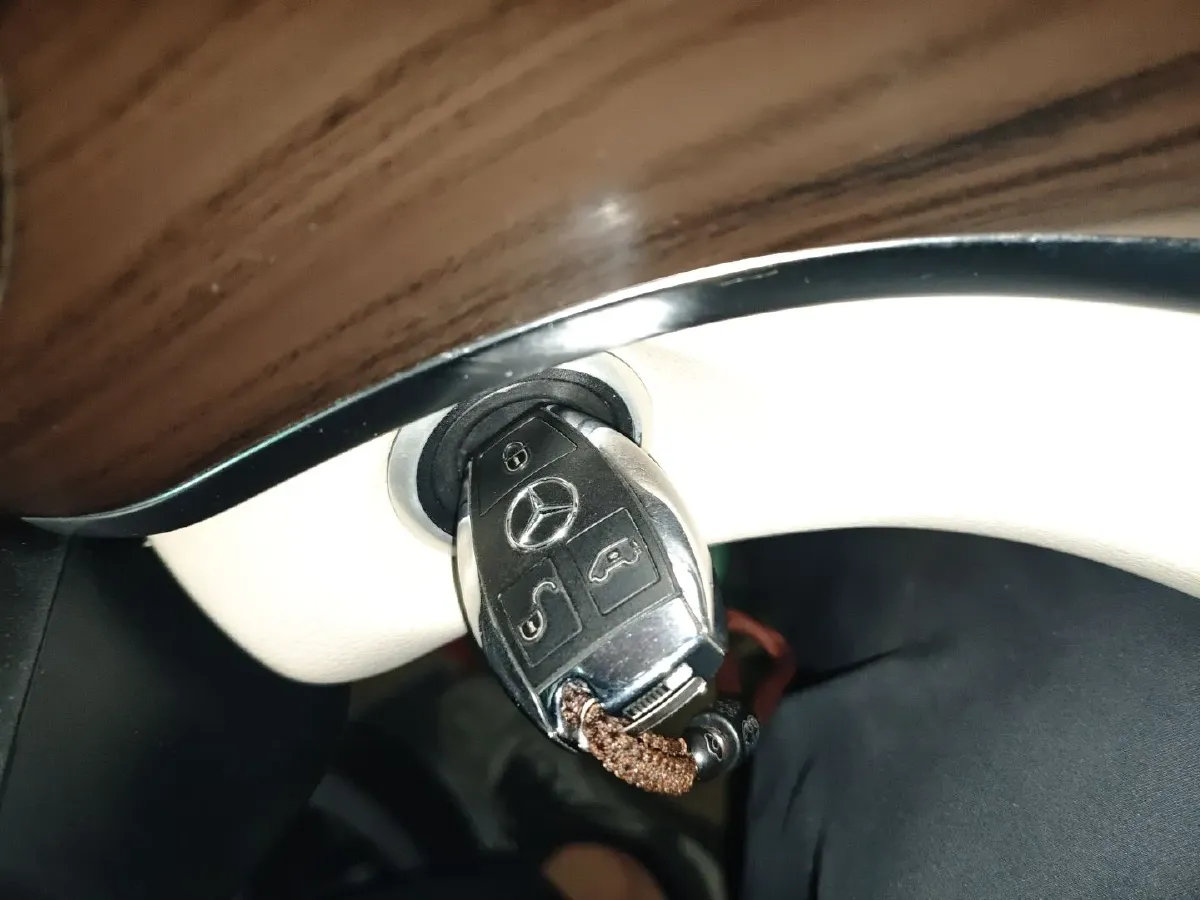 2020 Mercedes-Benz V Class 2.0T 211HP L4 9AT,autocango,china used car exporter,china ev exporter,chinese used car exporter,chinese used ev exporter