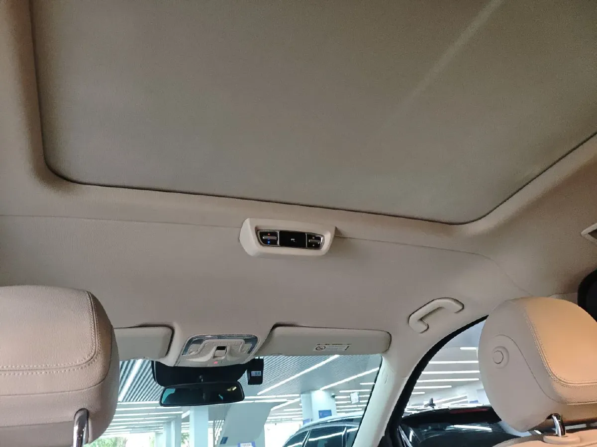 2020 Mercedes-Benz V Class 2.0T 211HP L4 9AT,autocango,china used car exporter,china ev exporter,chinese used car exporter,chinese used ev exporter