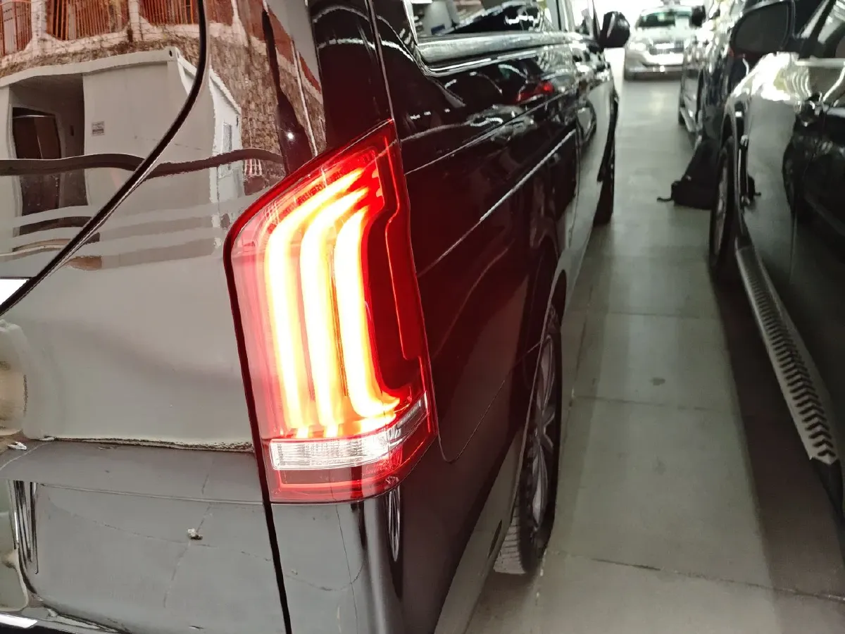 2020 Mercedes-Benz V Class 2.0T 211HP L4 9AT,autocango,china used car exporter,china ev exporter,chinese used car exporter,chinese used ev exporter