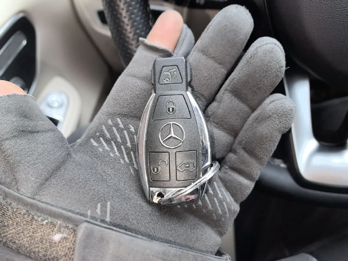 2021 Mercedes-Benz V Class 2.0T 211HP L4 9AT,autocango,china used car exporter,china ev exporter,chinese used car exporter,chinese used ev exporter