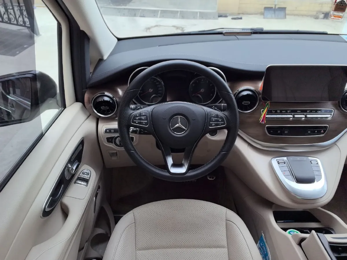2021 Mercedes-Benz V Class 2.0T 211HP L4 9AT,autocango,china used car exporter,china ev exporter,chinese used car exporter,chinese used ev exporter