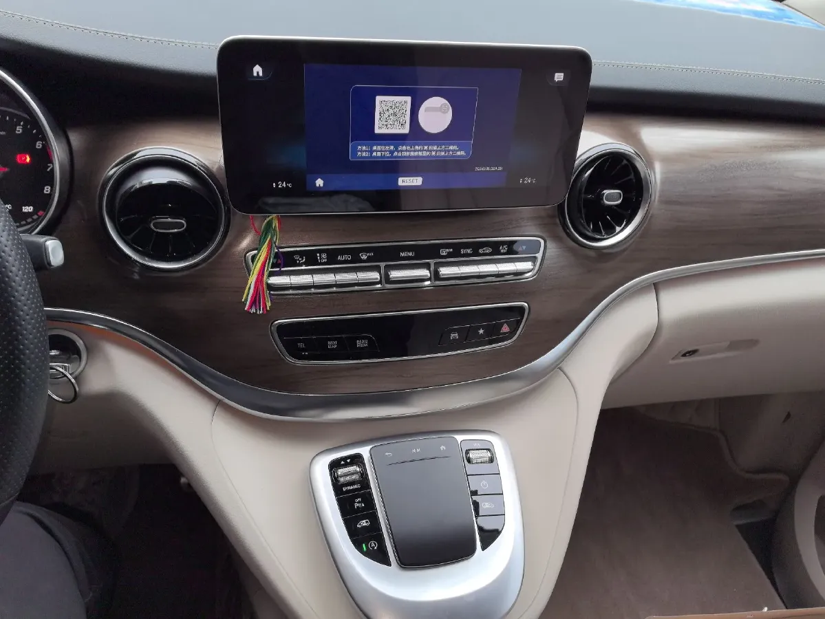 2021 Mercedes-Benz V Class 2.0T 211HP L4 9AT,autocango,china used car exporter,china ev exporter,chinese used car exporter,chinese used ev exporter