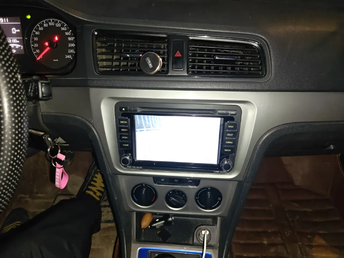 2013 Volkswagen Gran Lavida 1.6L 110HP L4 5MT,autocango,china used car exporter,china ev exporter,chinese used car exporter,chinese used ev exporter