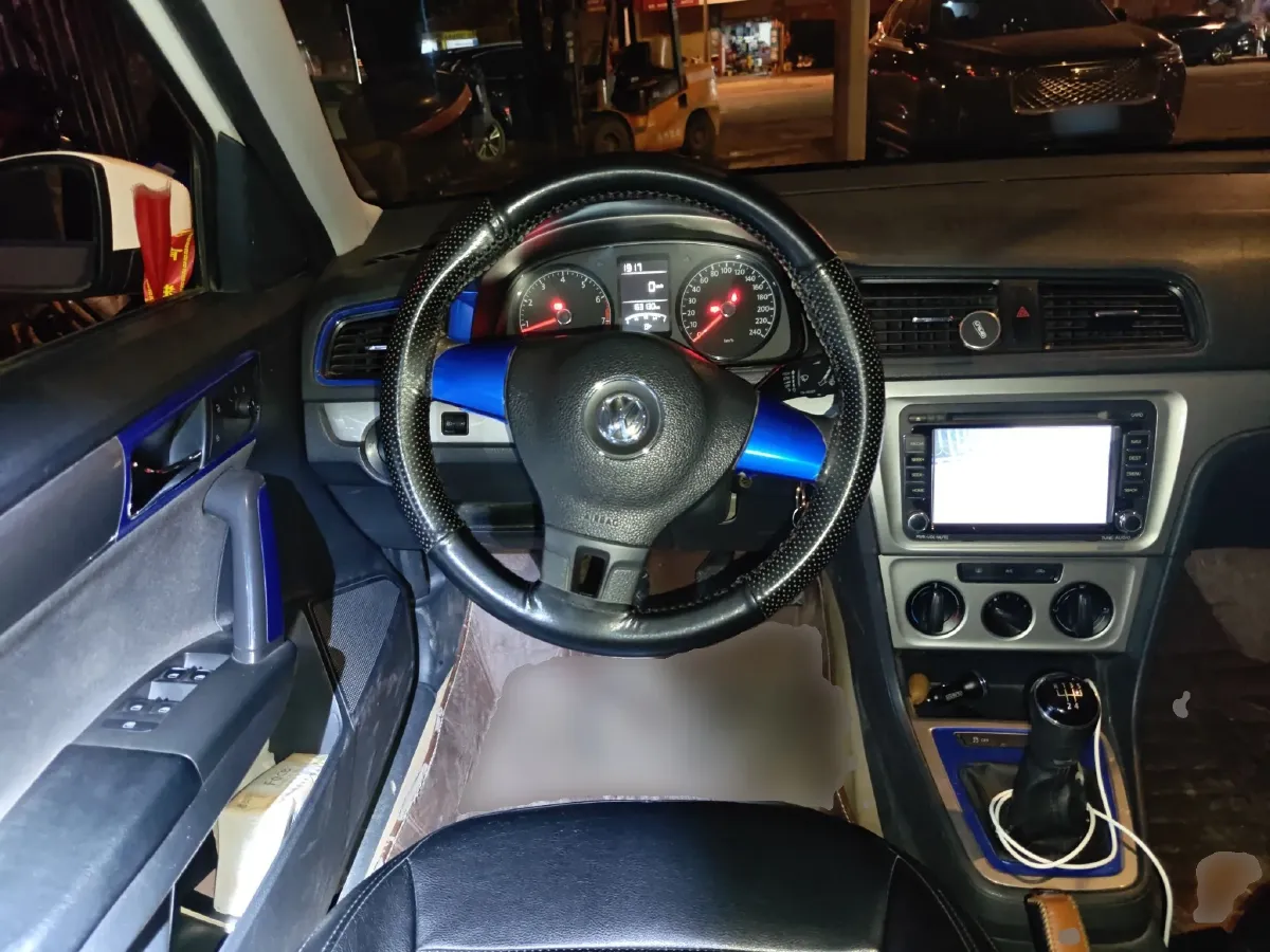 2013 Volkswagen Gran Lavida 1.6L 110HP L4 5MT,autocango,china used car exporter,china ev exporter,chinese used car exporter,chinese used ev exporter