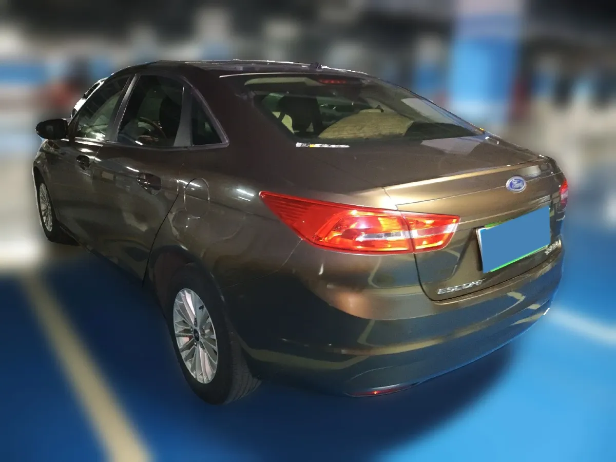 2015 Ford Escort 1.5L 113HP L4 5MT,autocango,china used car exporter,china ev exporter,chinese used car exporter,chinese used ev exporter