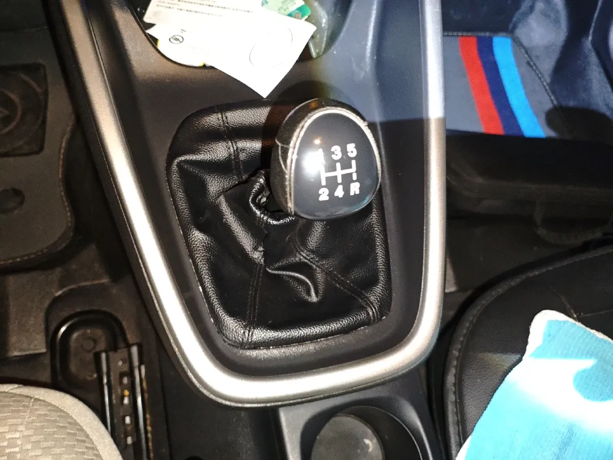 2015 Ford Escort 1.5L 113HP L4 5MT,autocango,china used car exporter,china ev exporter,chinese used car exporter,chinese used ev exporter