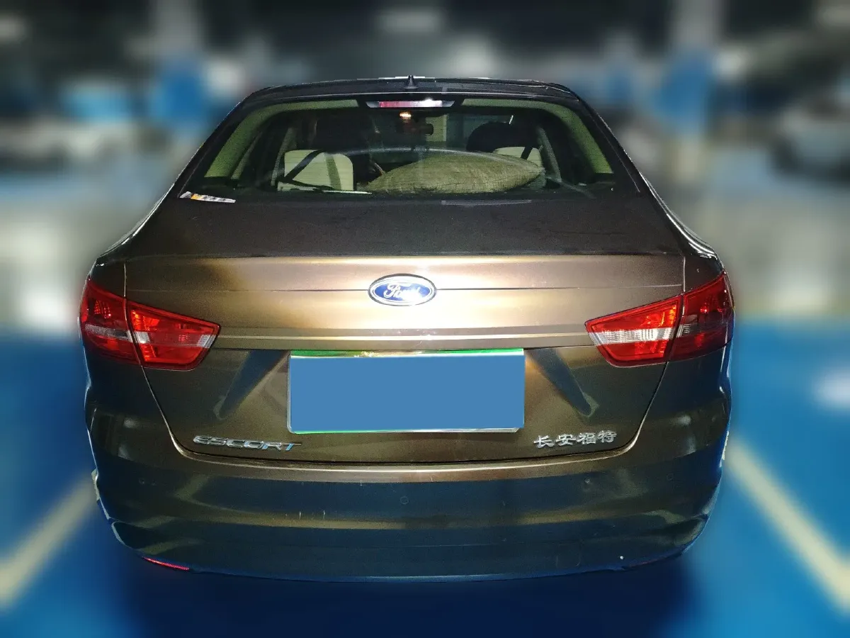 2015 Ford Escort 1.5L 113HP L4 5MT,autocango,china used car exporter,china ev exporter,chinese used car exporter,chinese used ev exporter